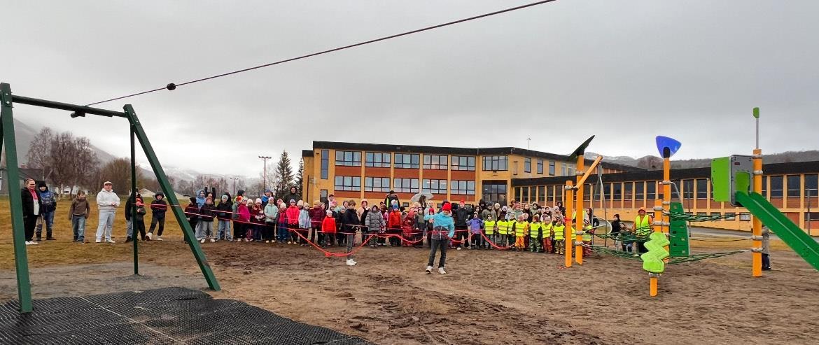 Gruppebilde Bjerkvik skole - Klikk for stort bilde