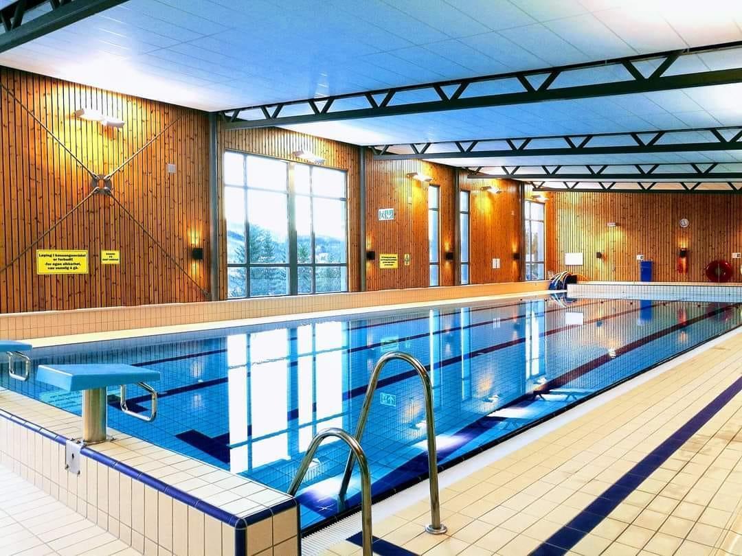 Bilde basseng Ballangen svømmehall - Klikk for stort bilde