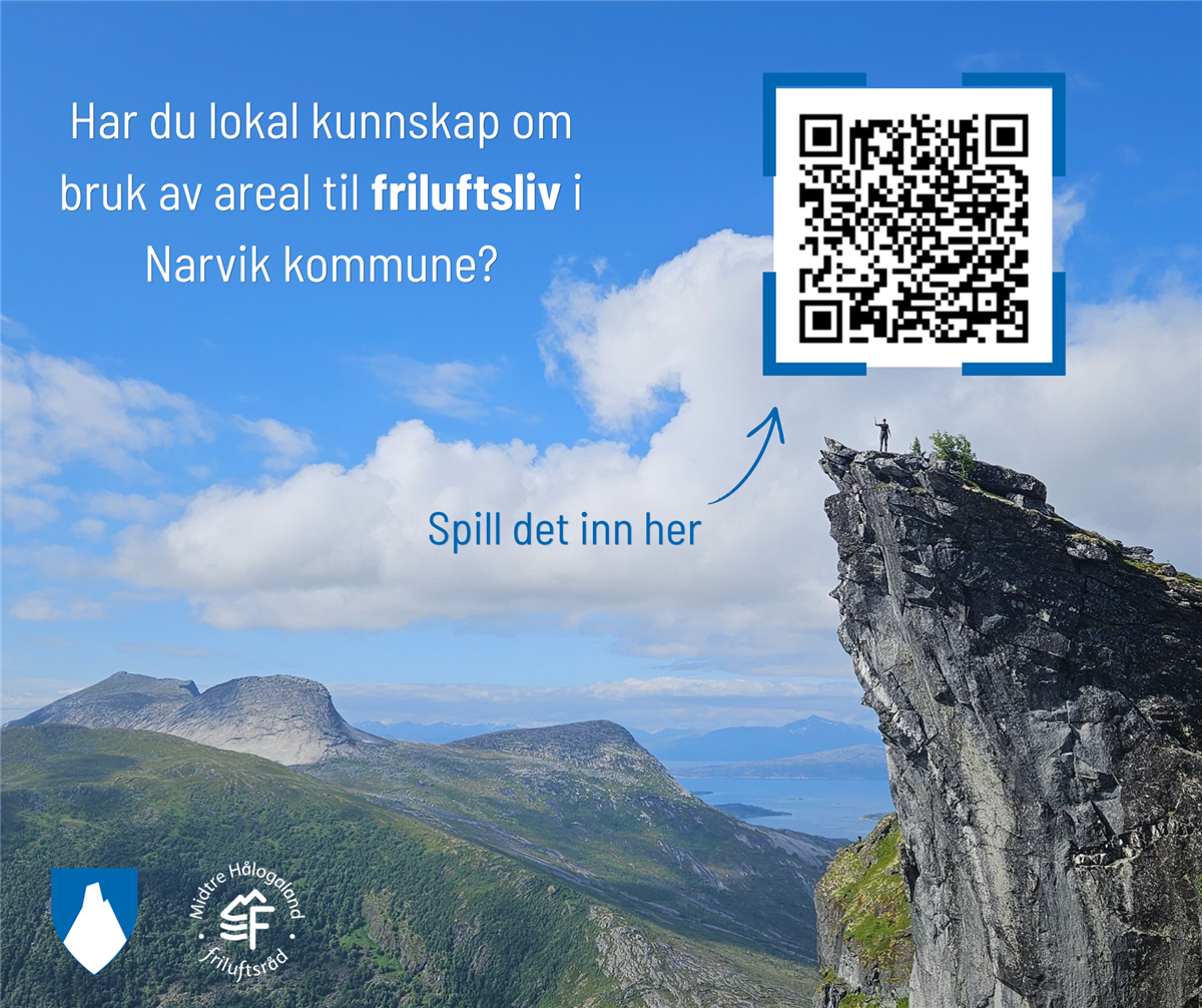 Et fjellandskap i Narvik kommune hvor en person står på en spiss fjellknaus. Tekst på bildet spør: «Har du lokal kunnskap om bruk av areal til friluftsliv i Narvik kommune?», med en QR-kode og teksten «Spill det inn her». - Klikk for stort bilde