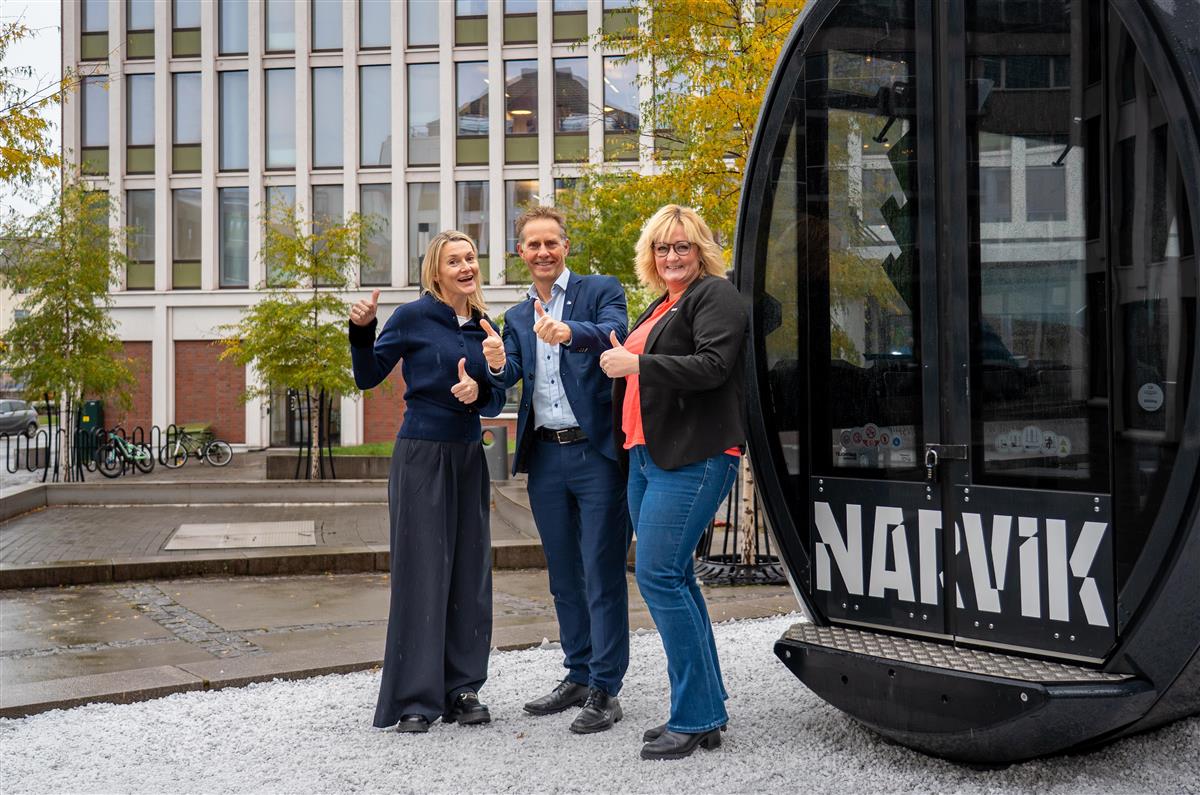 Daglig leder June Berg-Sollund i Visit Narvik, kommunedirektør Lars Norman Andersen, Prosjektleder i Visit Narvik Ann-Hege Lund  - Klikk for stort bilde