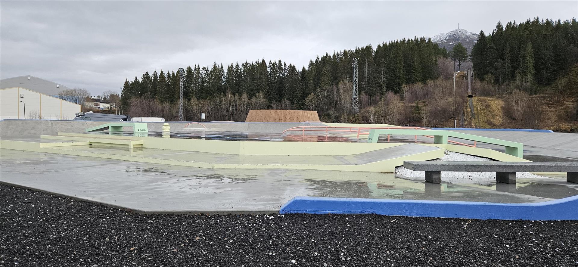 Bilde av sykkeplparken i vått vær